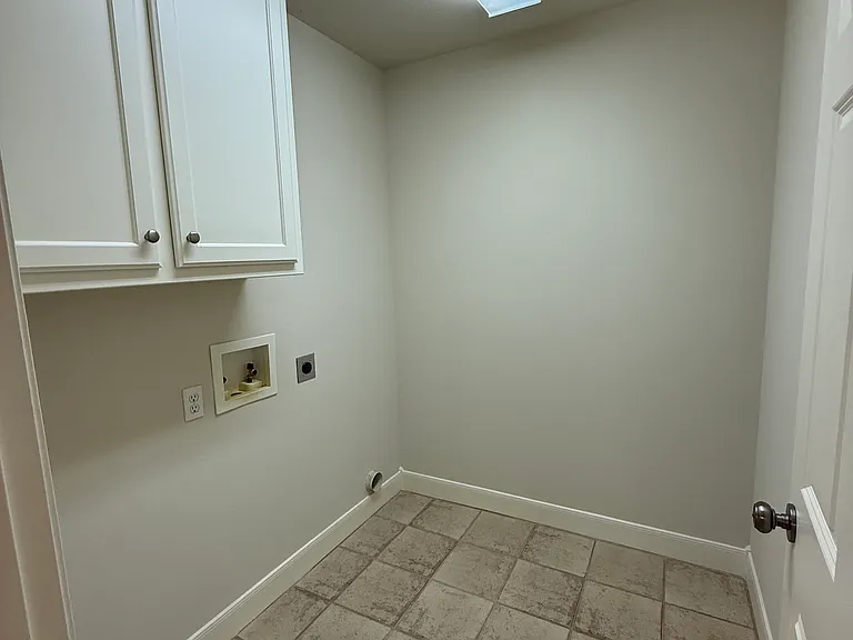 300 Pecan Village Cir #300 — Photo 4