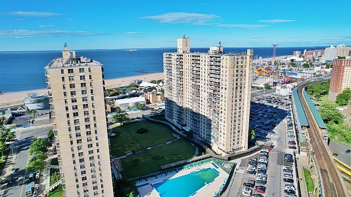 Sold by Remax Edge | media 29