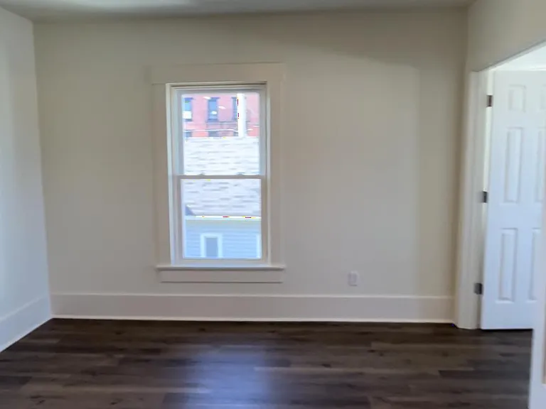 209 E Main St — Photo 5