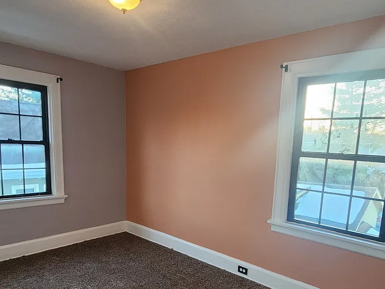 5747 Hamilton Ave — Photo 9