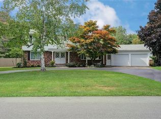8980 Fairways Cir, Clarence, NY 14031