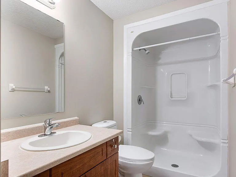 245 Lena Cres — Photo 13