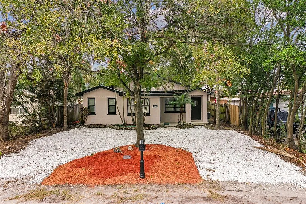 4 bed, 2.0 bath, 1400 sqft, $2,795 — Photo 1