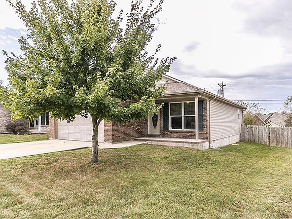5th image of 210 Christopher Dr