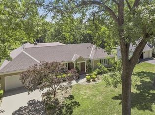 9707 Manor Rd, Leawood, KS 66206