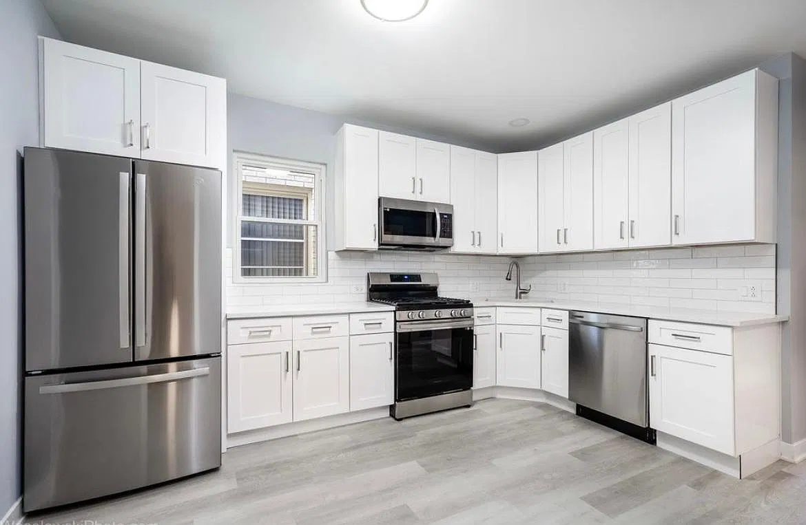 4816 N Kilpatrick Ave — Photo 1