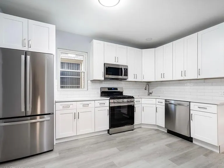 4816 N Kilpatrick Ave — Photo 1