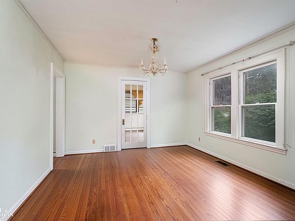 4th image of 775 Notre Dame St