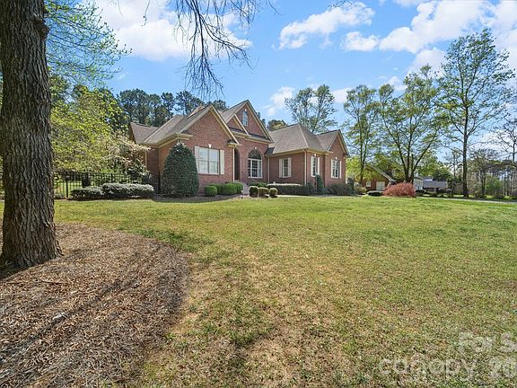 3rd image of 2909 Lakeshore Dr