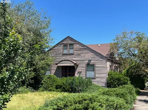 8413 NE Hassalo St, Portland, OR 97220