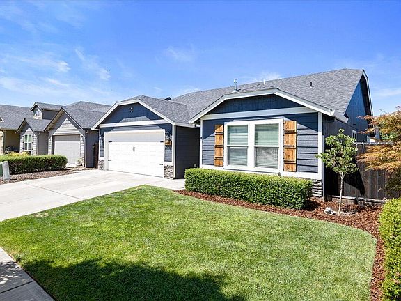 2nd image of 640 Woodlark Dr