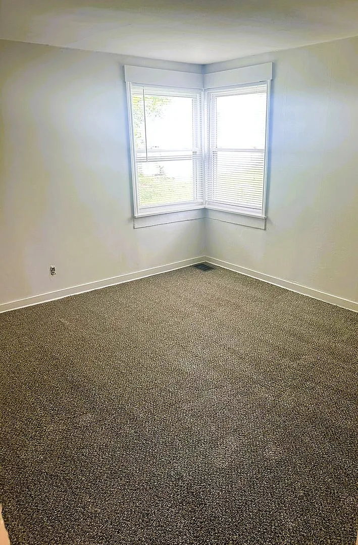 110 Capitol Blvd. — Photo 4