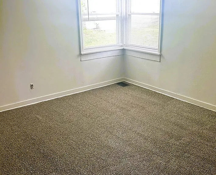 110 Capitol Blvd — Photo 4