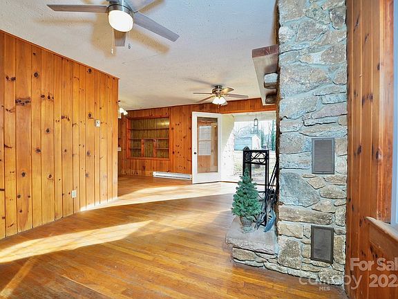 4th image of 320 Dove Haven Ln