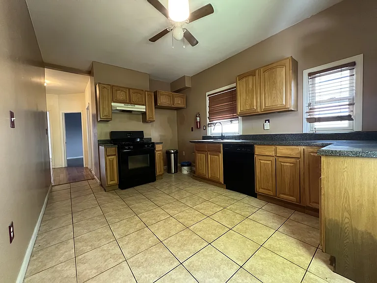 182 N 19th St #2 — Photo 14