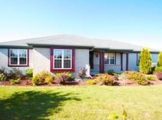227 W Redding Cir, Belgium, WI 53004