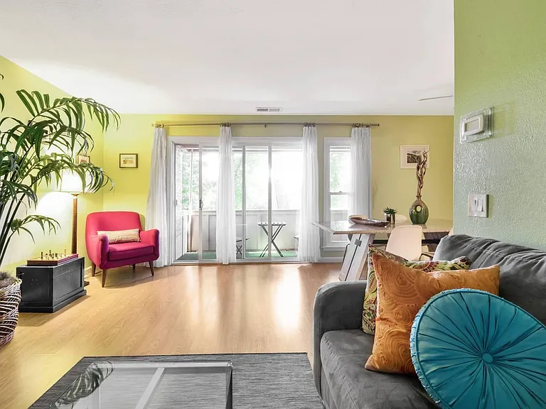 2468 W Bayshore Rd #5 — Photo 3