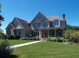 555 Birchwood Dr, Hartland, WI 53029