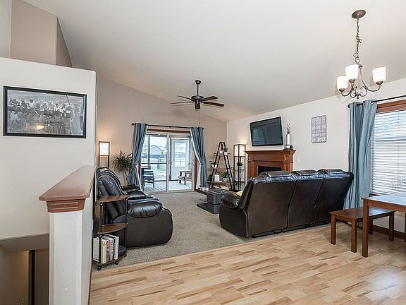 4th image of 160 Catalpa Ln