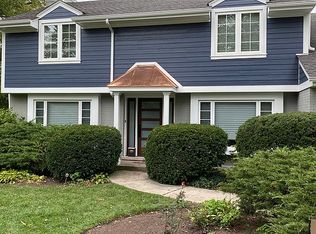 921 Hibbard Rd, Wilmette, IL