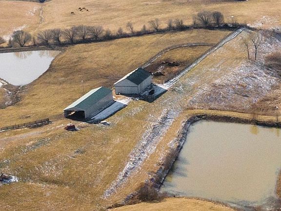 2nd image of 942 Bates Ln