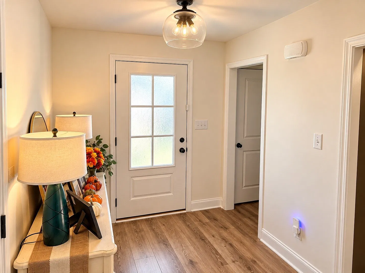 3 bed, 2.5 bath, 1450 sqft, $2,350 — Photo 2