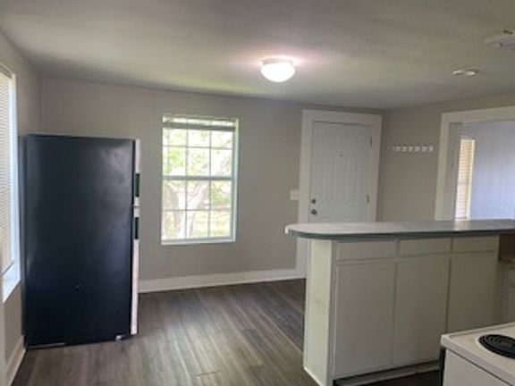 4th image of 1021 W Shirley St