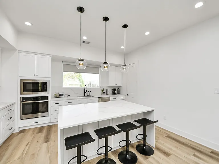1044 W 17th St — Photo 21