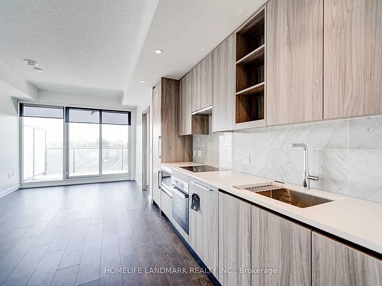 85 McMahon Dr #905 — Photo 4