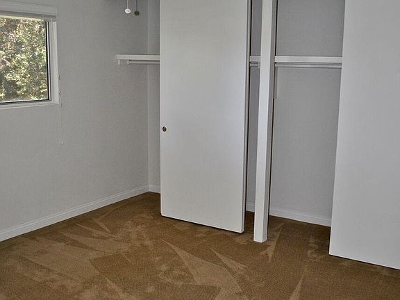 5th image of 106 N Oak St