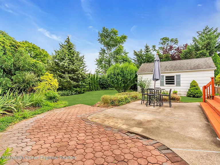 11 Elm Ave — Photo 18