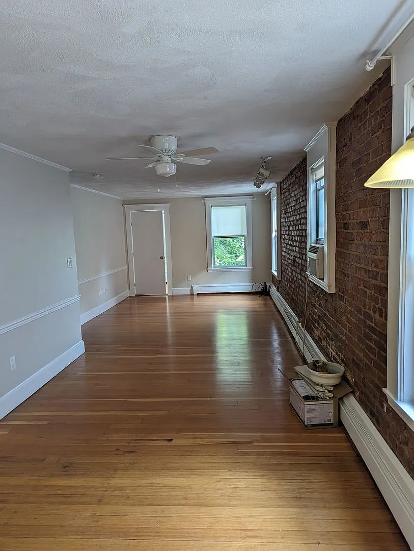 September 1 - Brighton Cleveland Circle 2 bedroom for 9/1! — Photo 3