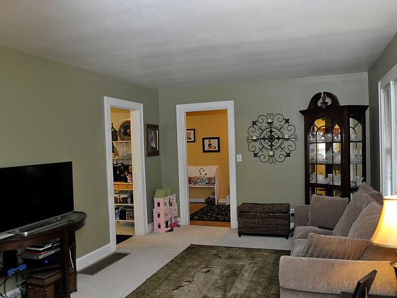2nd image of 1721 Crescent Ave