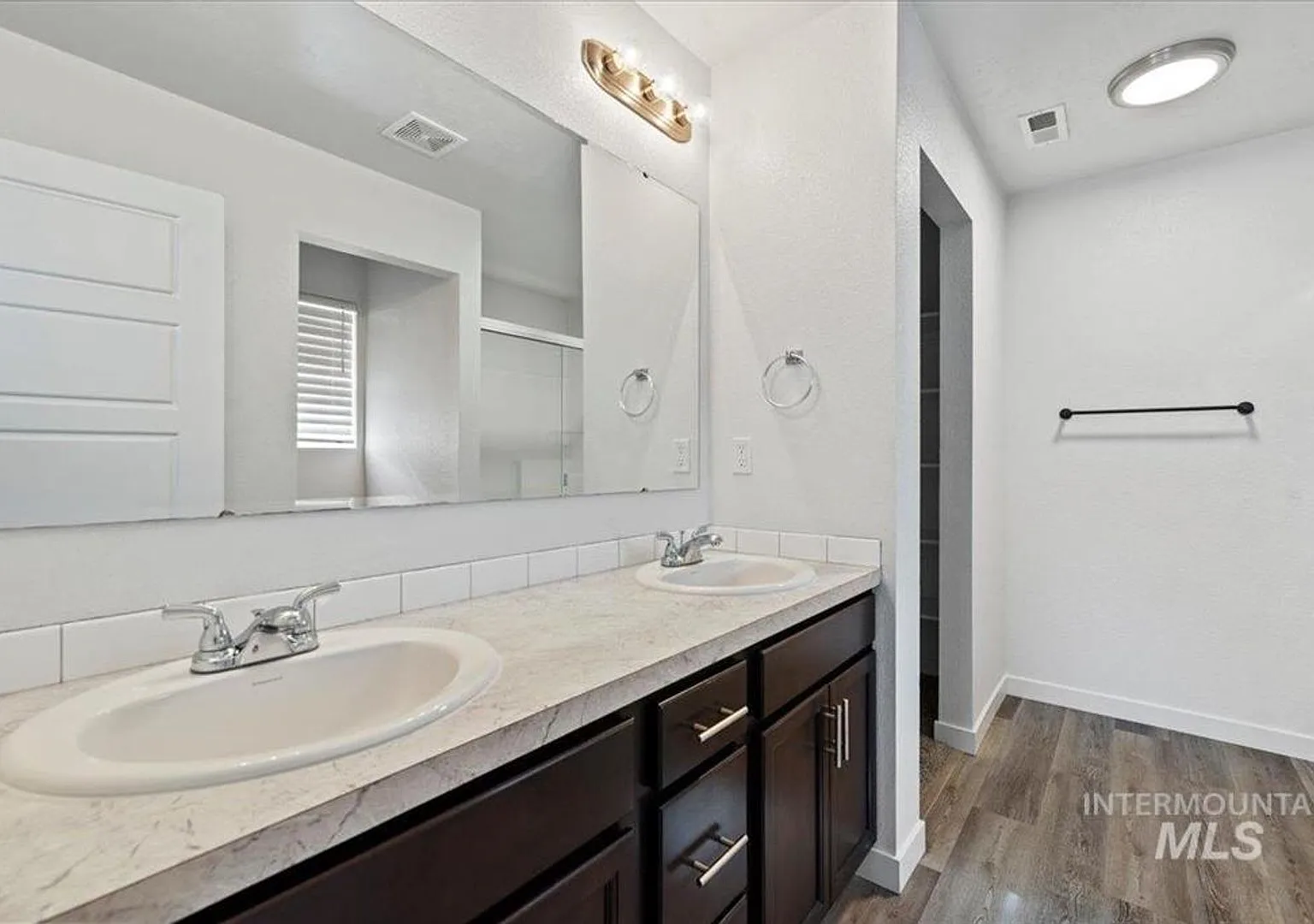 Unbeatable Meridian Home! 3 Bedroom Plus Office! — Photo 2