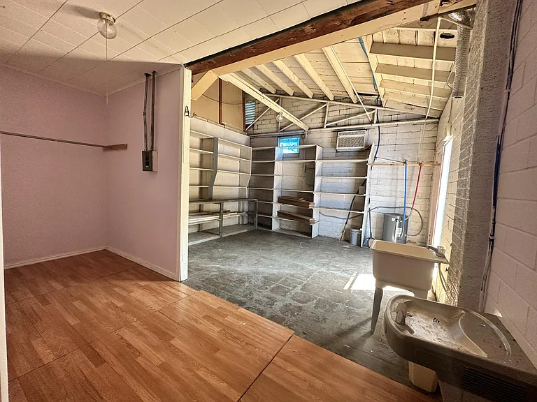 1302 N Raguet St — Photo 6