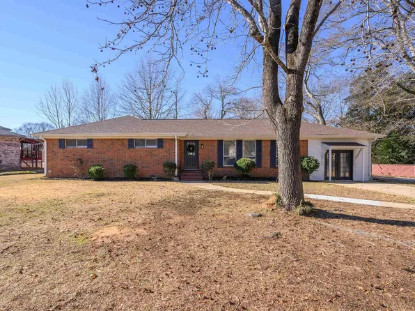 1007 Parkmoor Dr, Bessemer, AL 35023