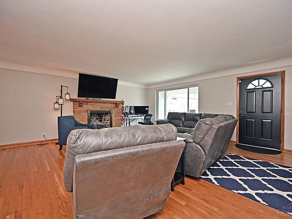 5th image of 2203 Varelman Ave