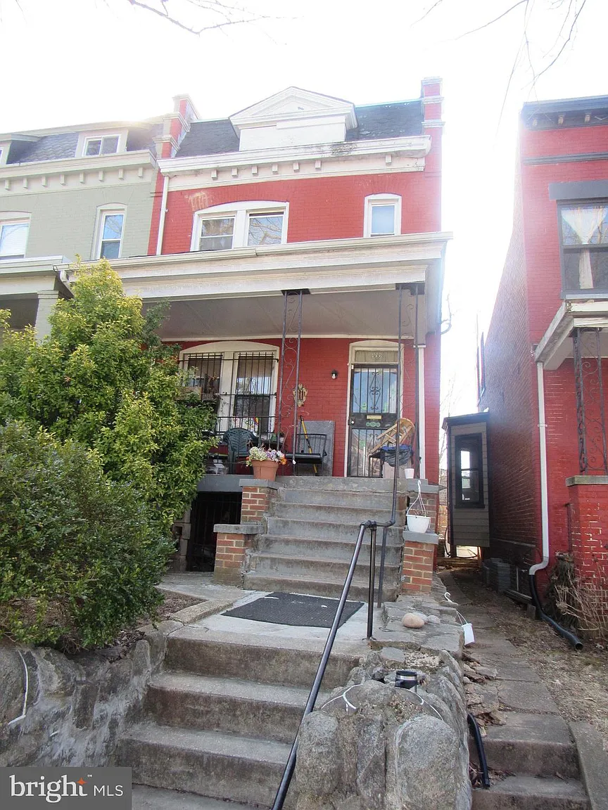 932 Shepherd St NW photo 1