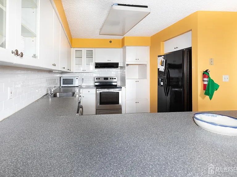30 S Adelaide Ave #5M — Photo 11