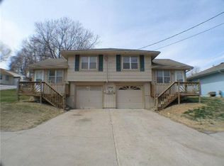 1904 S Lees Summit Rd APT B, Independence, MO 64050