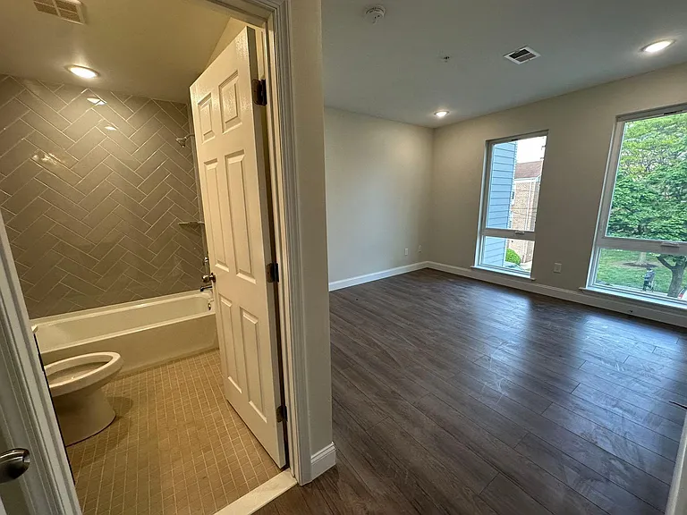42 N 40th St #5 — Photo 1