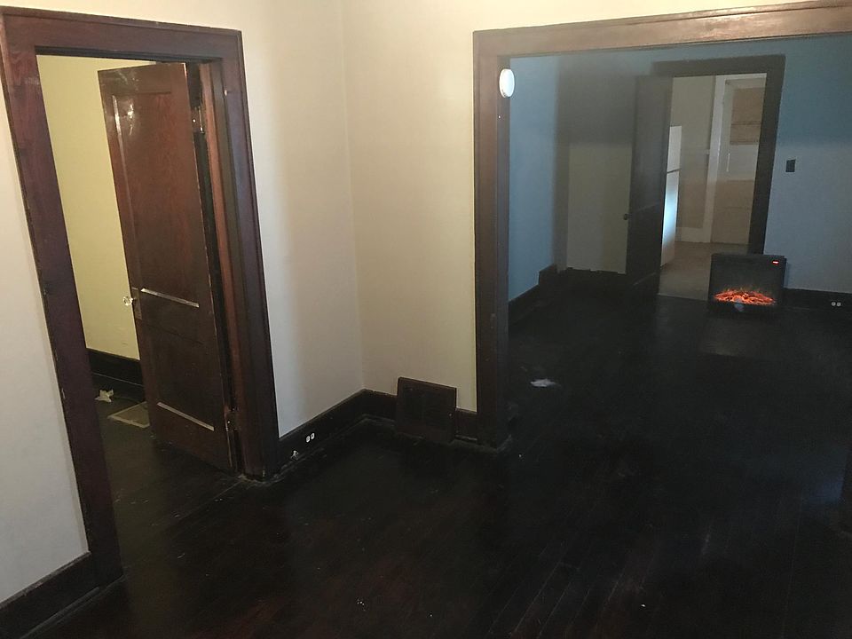 2nd image of 934 Evesham Ave