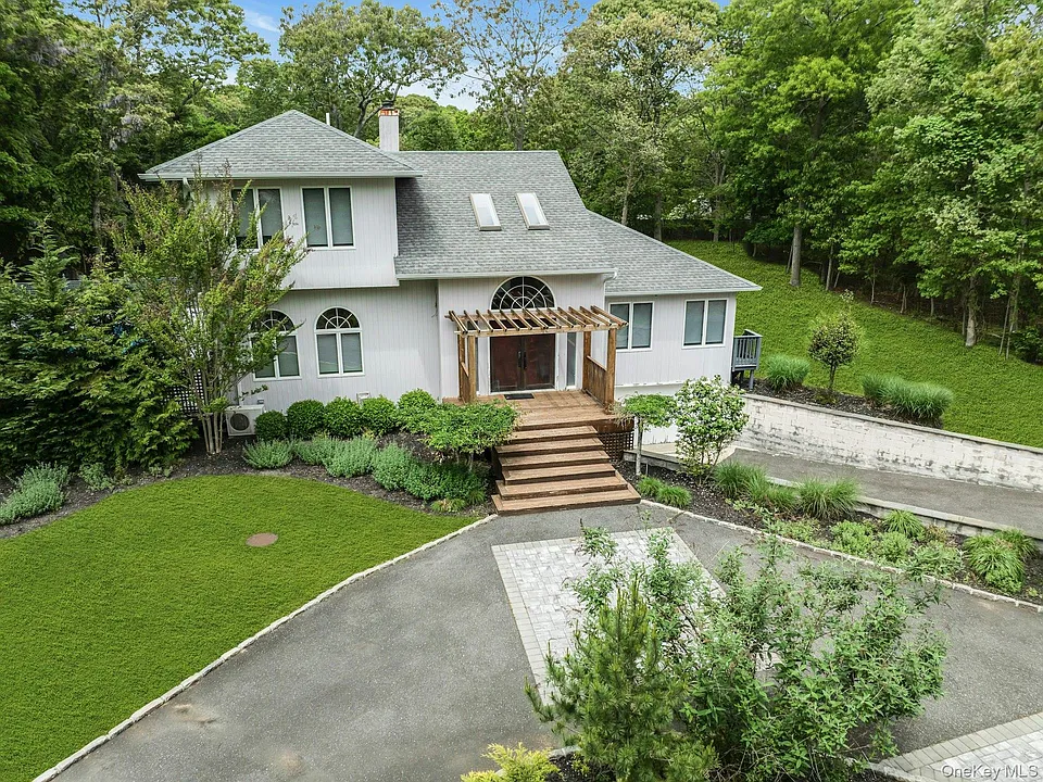 35 Bay Ave W