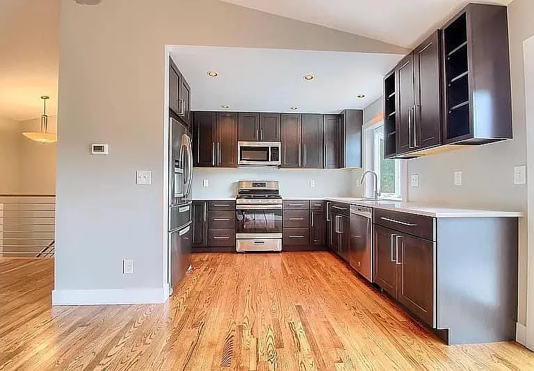 559 London Ave — Photo 3