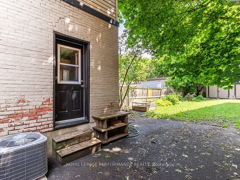 313 Lebreton St S — Photo 39