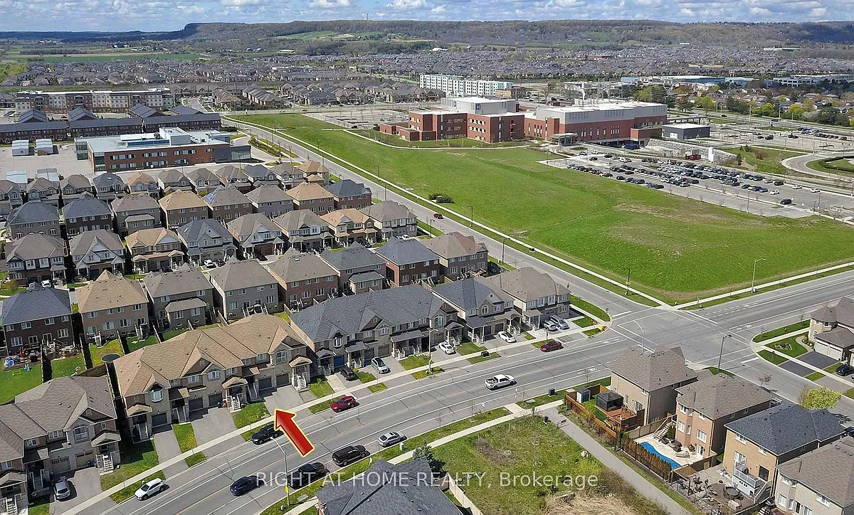 Building Photo - 736 Farmstead Dr