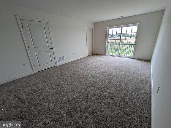 4th image of 439 Rederick Ln #82