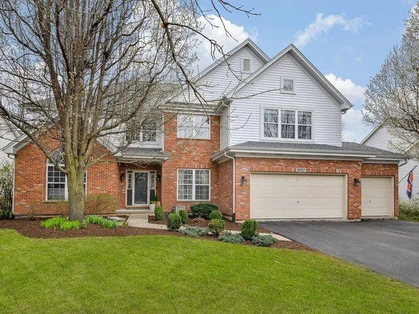 38W931 McNair Dr, Geneva, IL 60134