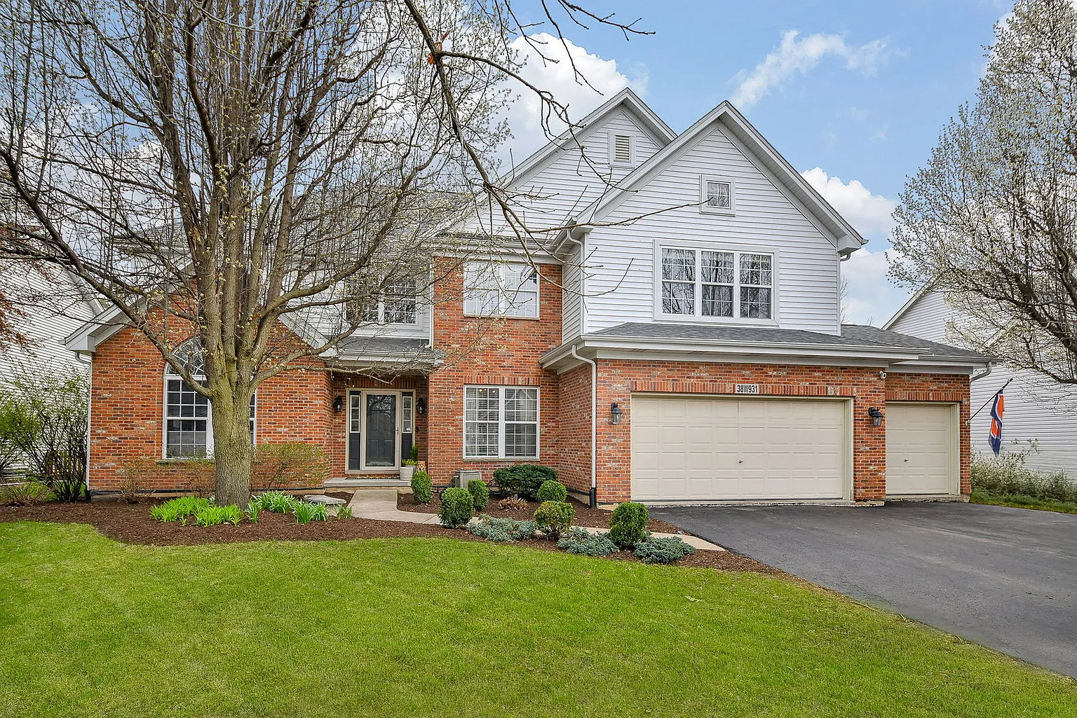 38W931 McNair Dr photo 1
