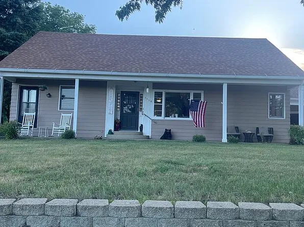1115 Falcon Dr, Hawarden, IA 51023